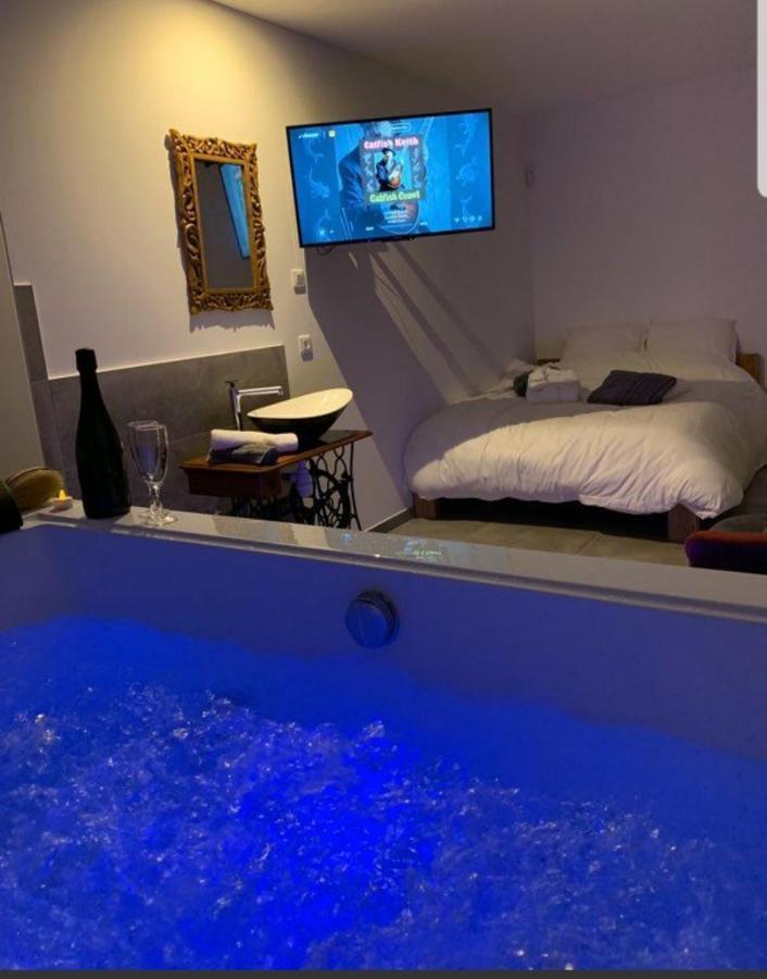 Hotel Elle&Lui en Jacuzzi à Bernis Extérieur photo