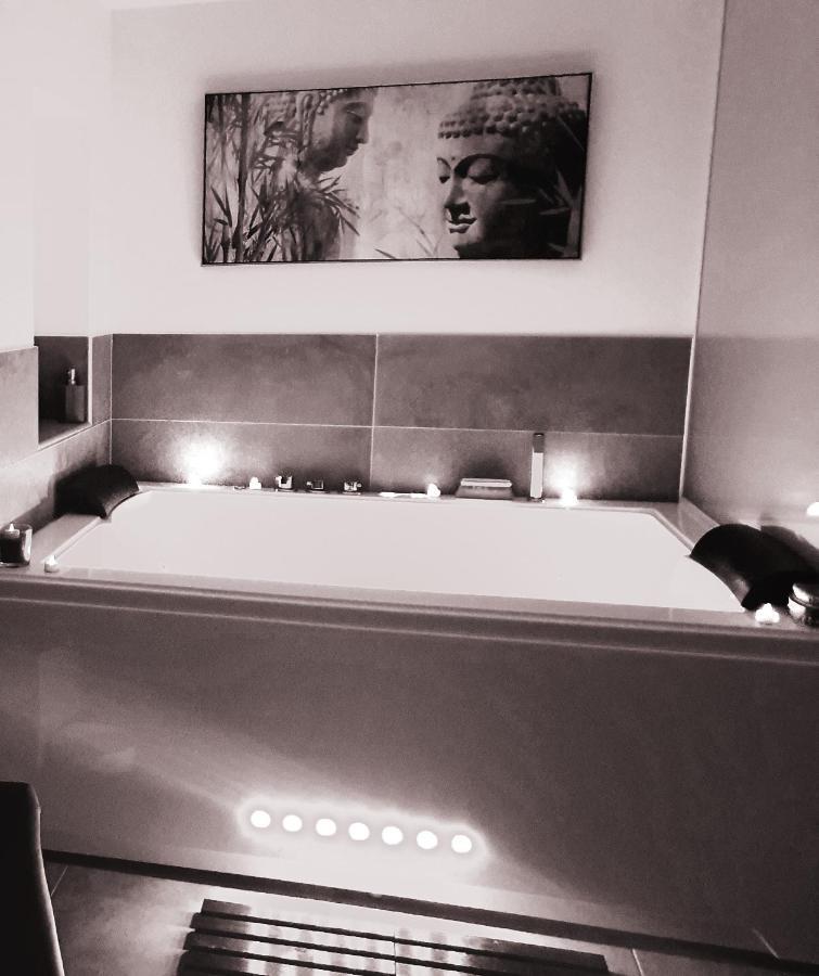 Hotel Elle&Lui en Jacuzzi à Bernis Extérieur photo