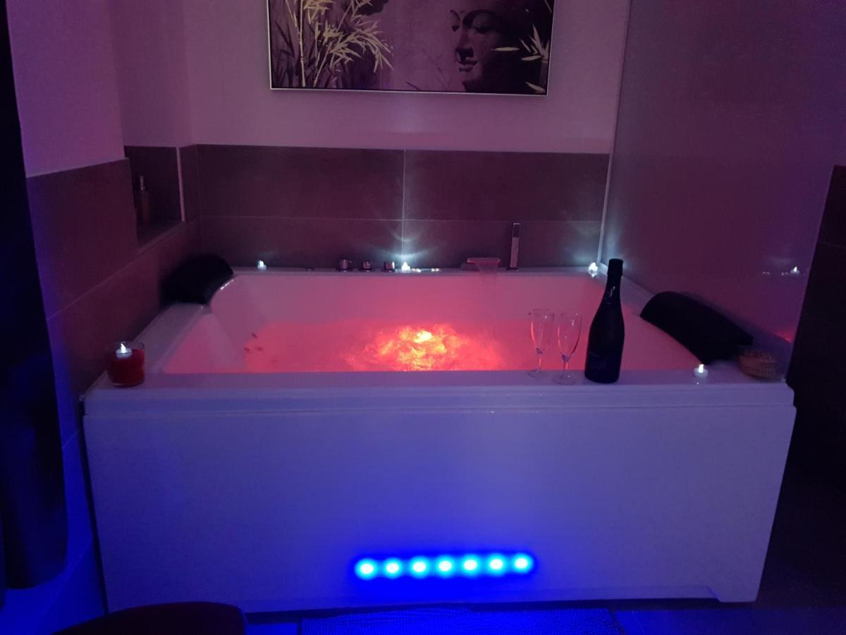 Hotel Elle&Lui en Jacuzzi à Bernis Extérieur photo
